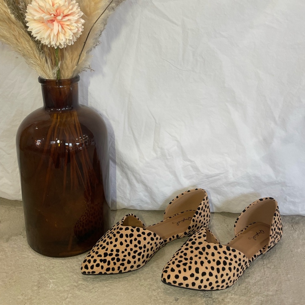 Pink lily pointed toe flat size 5.5